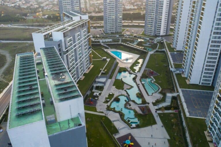 Key ready Bahcesehir complex with full lake views