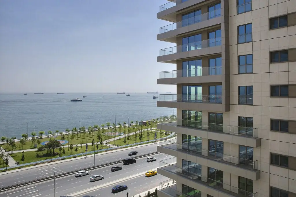 Seafront apartment compound in elite Bakirkoy