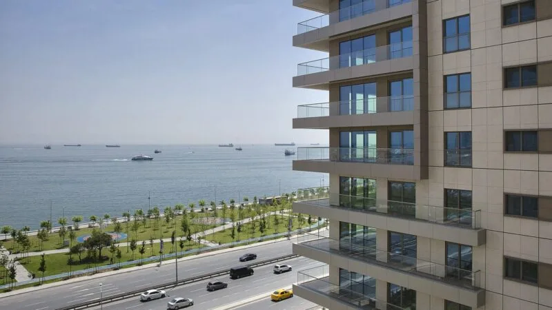 Seafront apartment compound in elite Bakirkoy
