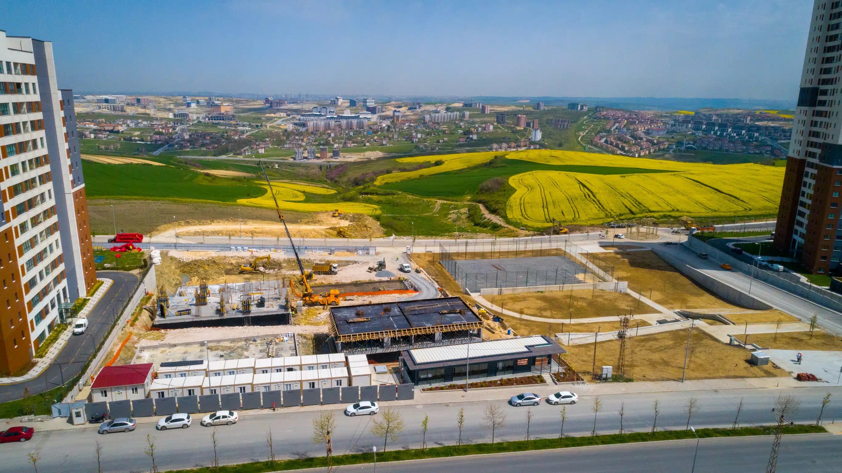 Townhouses in green Bahcesehir