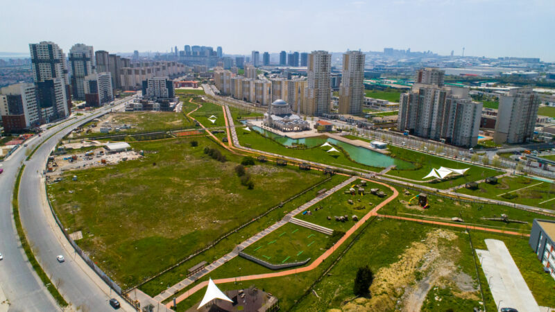 Townhouses in green Bahcesehir