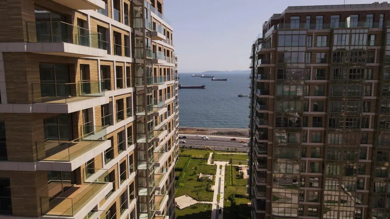 Investment apartments at Istanbul’s premier sea front apartment complex