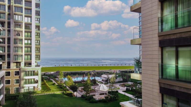 Nisantasi style open air avenue with direct access to the coast