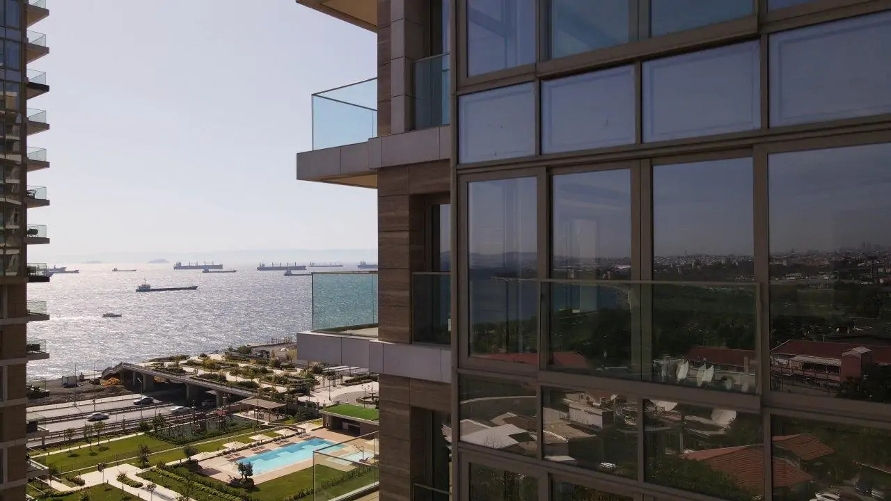 Investment apartments at Istanbul’s premier sea front apartment complex