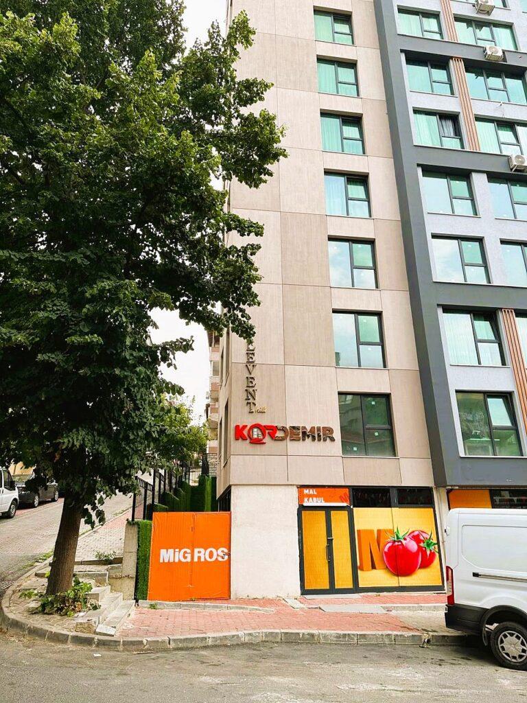 Apartments directly behind the business zone in Levent