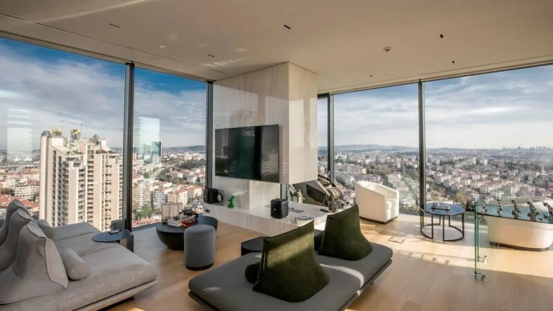 Exclusive Apartment with Panoramic Bosphorus Views from a Luxury Skyscraper in Besiktas