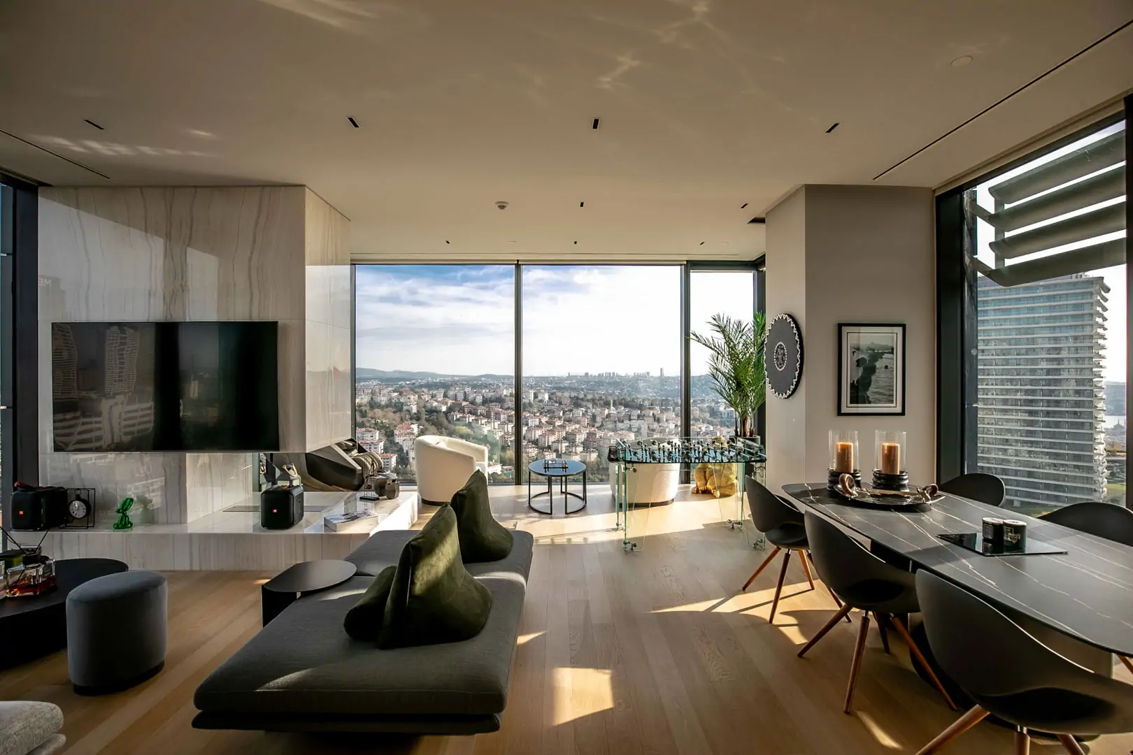 Exclusive Apartment with Panoramic Bosphorus Views from a Luxury Skyscraper in Besiktas