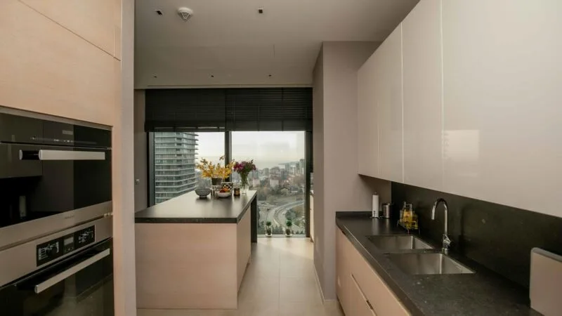 Exclusive Apartment with Panoramic Bosphorus Views from a Luxury Skyscraper in Besiktas