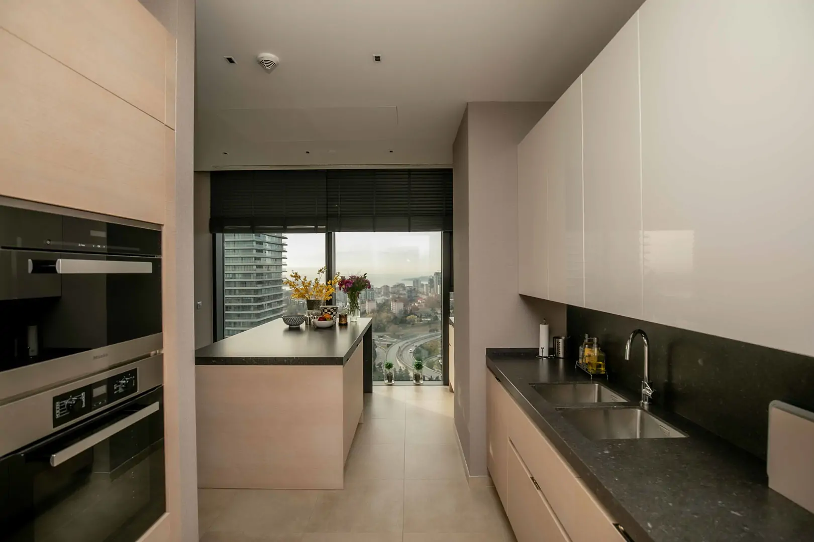 Exclusive Apartment with Panoramic Bosphorus Views from a Luxury Skyscraper in Besiktas
