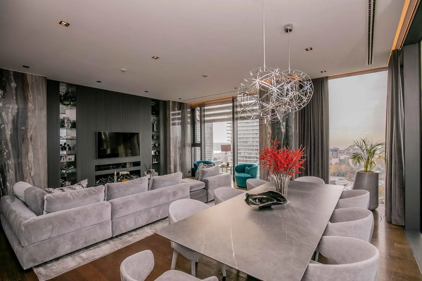 Exclusive Apartment with Panoramic Bosphorus Views from a Luxury Skyscraper in Besiktas