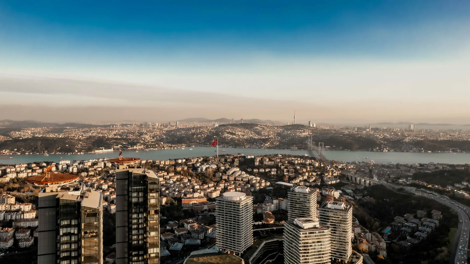 Exclusive Apartment with Panoramic Bosphorus Views from a Luxury Skyscraper in Besiktas