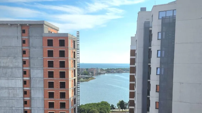 库楚克切克梅杰经济实惠的湖景和海景公寓
