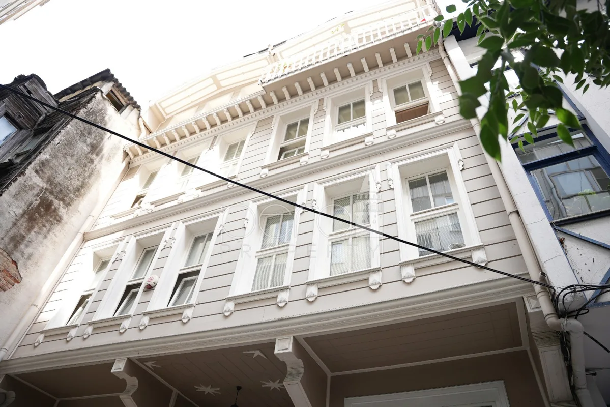 Two-bed apartment in historic building in Besiktas