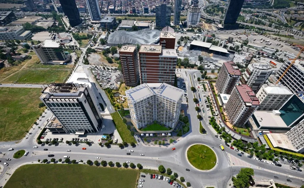 Investment apartments at the transport crossroad of Istanbul